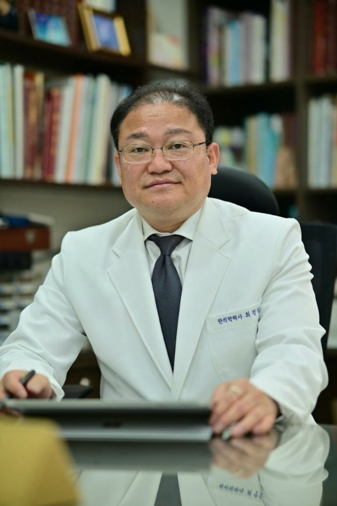 수정한의원 원장 프로필 - 한의학박사 침구학 전공 30년 임상